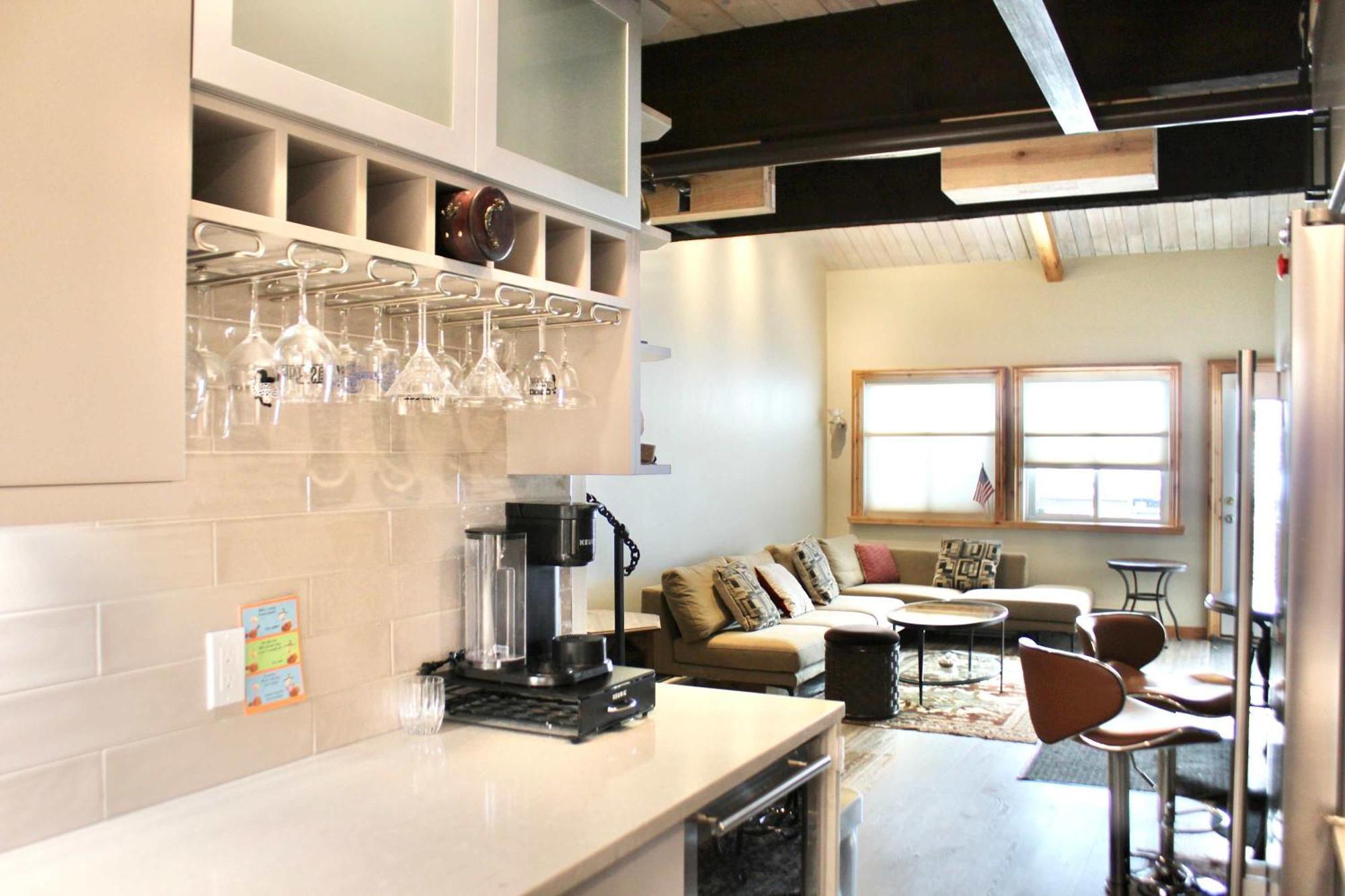 Apartment Modern Cabin-style Loft In On Shuttle Route