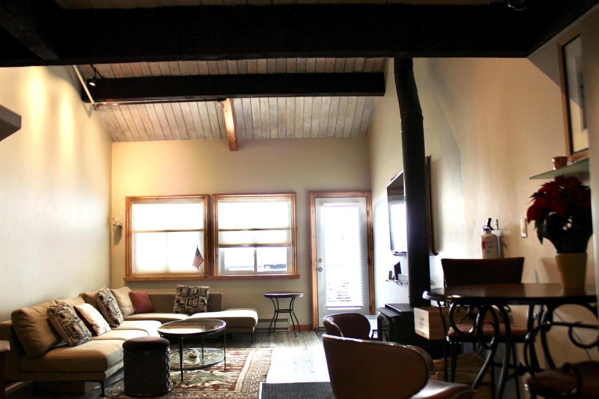 Modern Cabin-style Loft In On Shuttle Route *